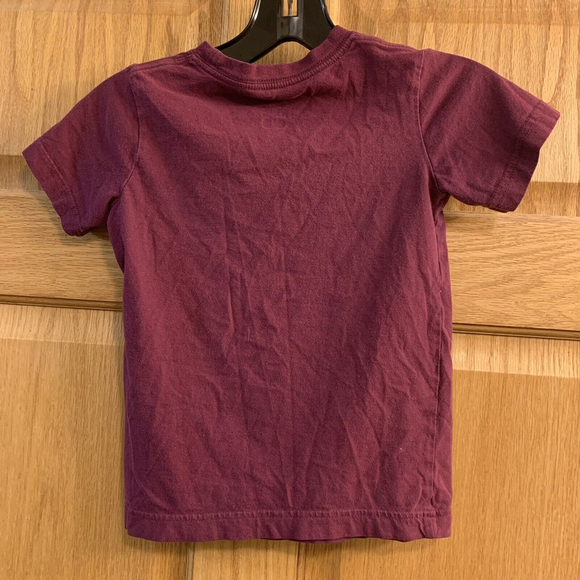 Michael Jordan A Flight Above the Rest Burgundy Boy's T-Shirt Size 6 Basketball - Picture 2 of 3